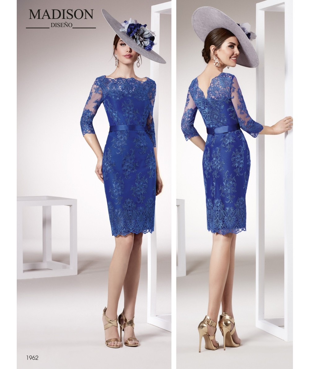 Vestido con chaqueta realizado en piqué