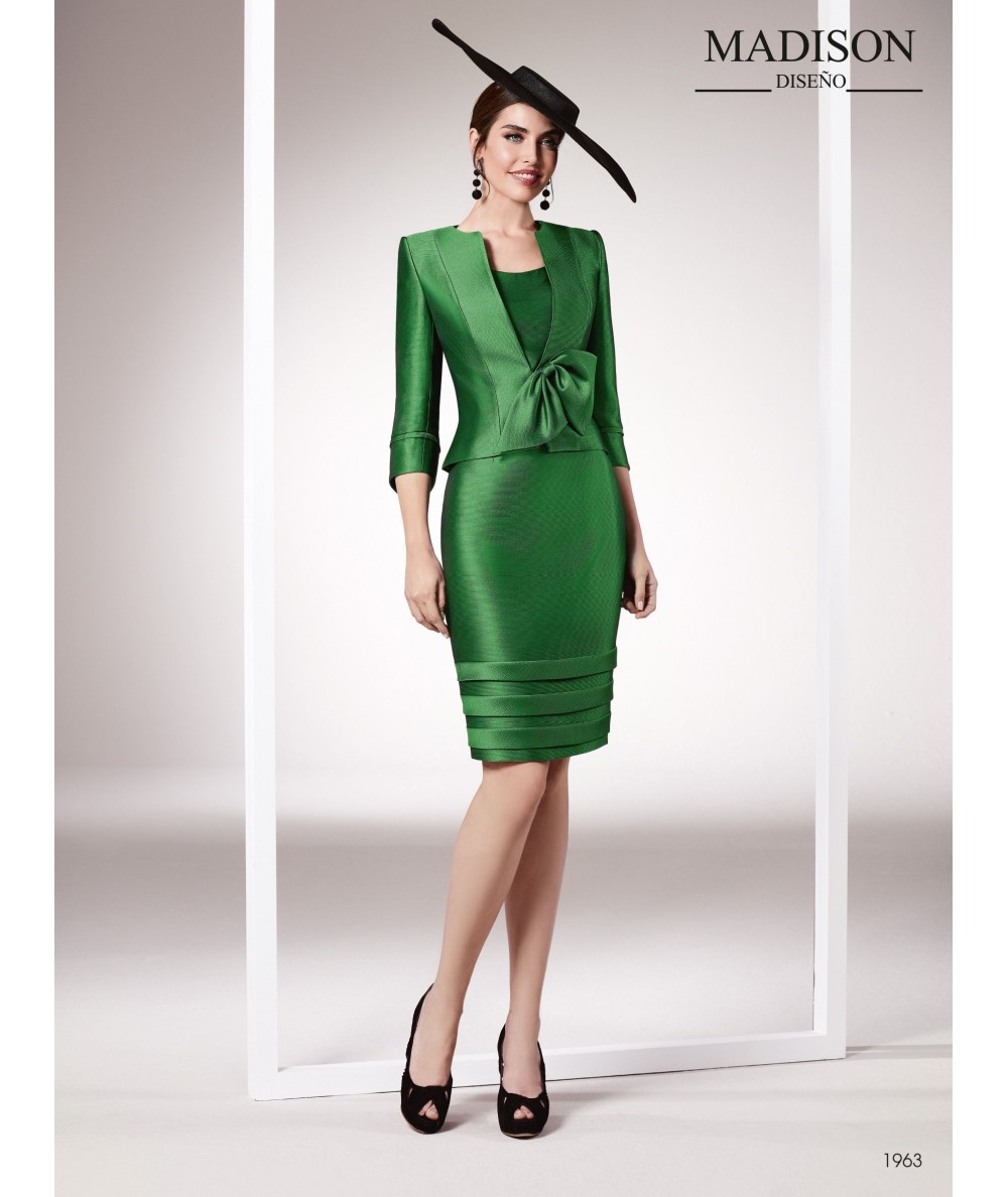 Vestido con original lazo en la cintura.