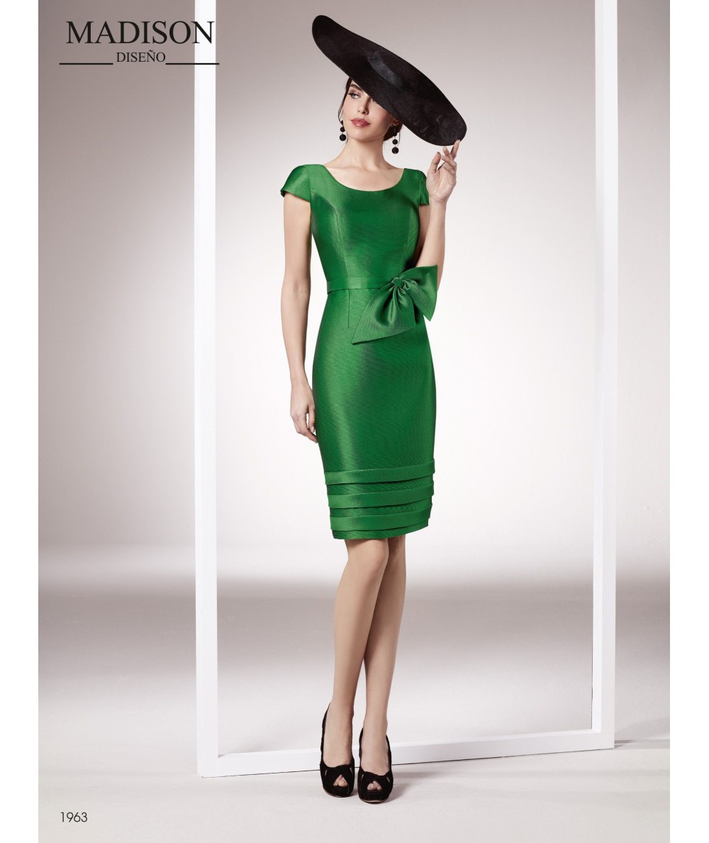 Vestido con original lazo en la cintura.