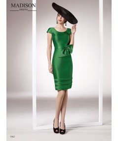 Vestido con original lazo en la cintura.