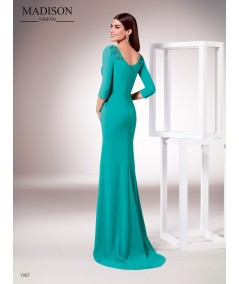 Vestido largo confeccionado en elegante crepe