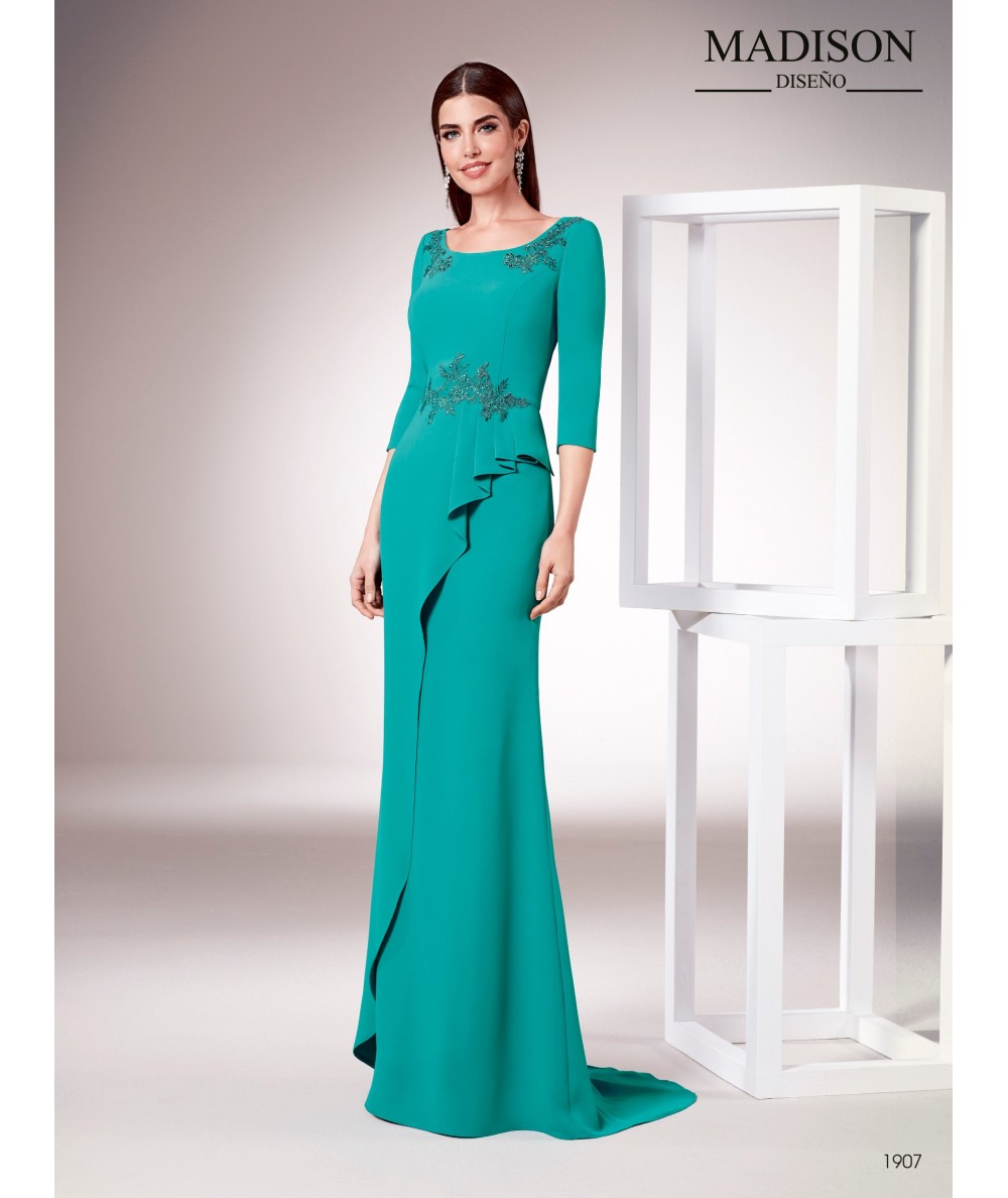 Vestido largo confeccionado en elegante crepe