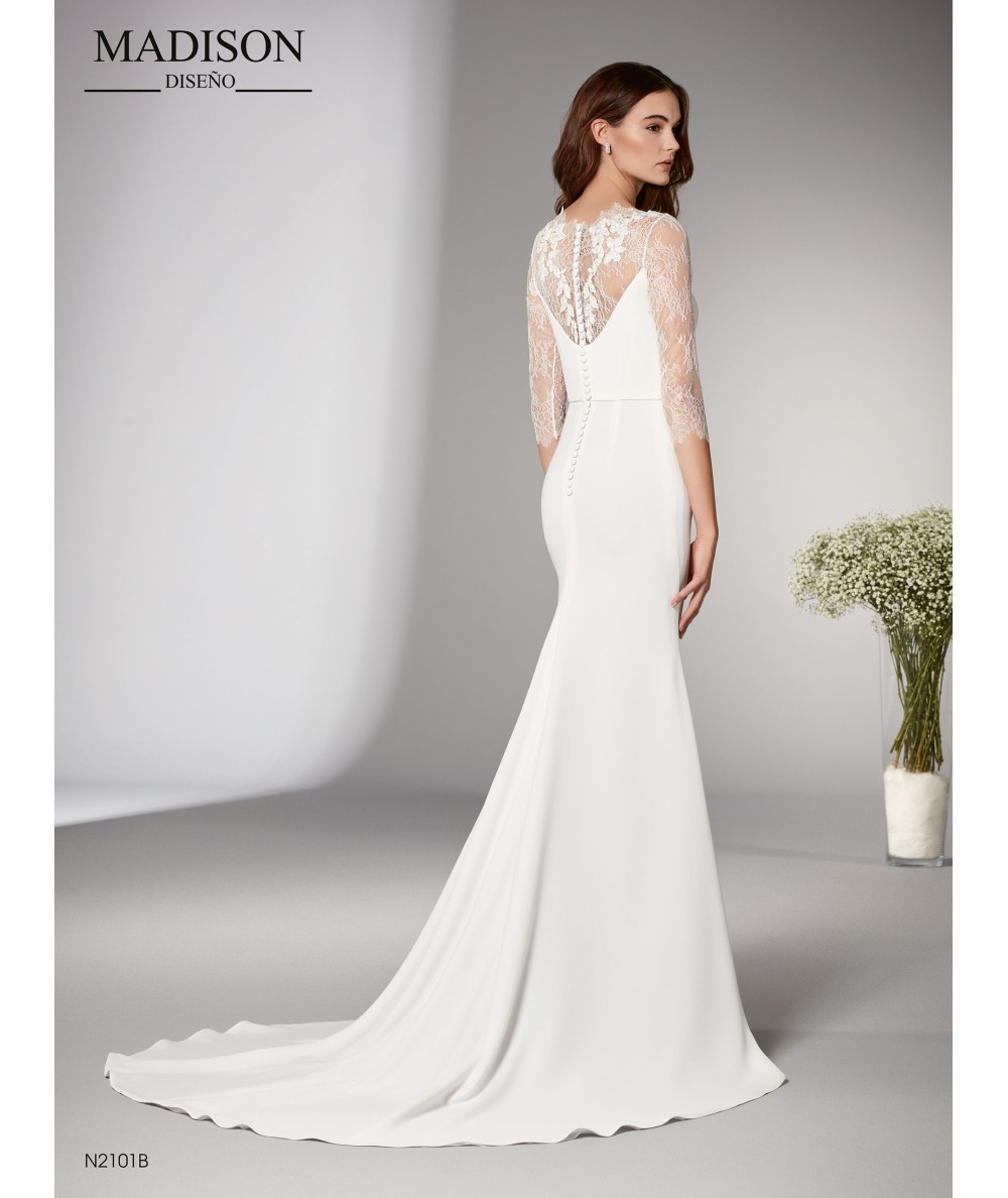 Vestido de novia en crepe y chantilly