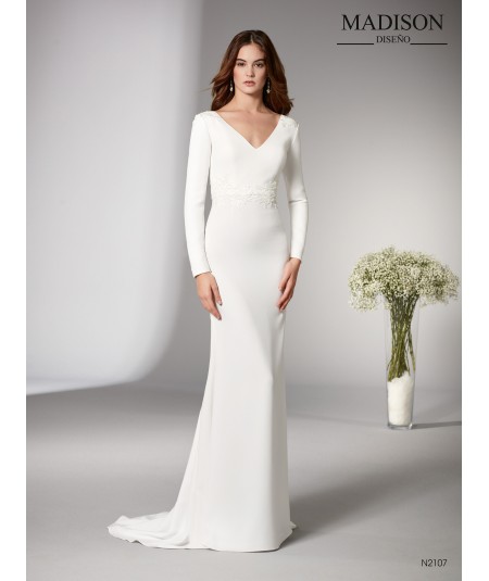 Vestido de novia en crepe con manga al puño