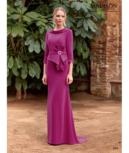 Long plain dress with double bias collar and pleats at the waist