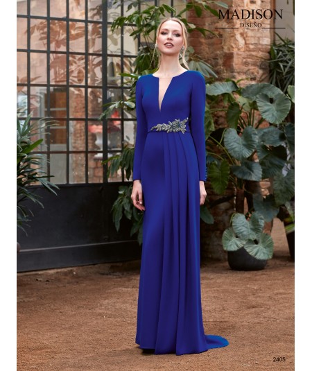 Vestido largo de madrina con escote v , manga larga y aplique de cristal