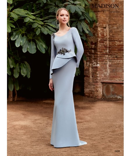 Vestido largo para fiesta con escote barco.