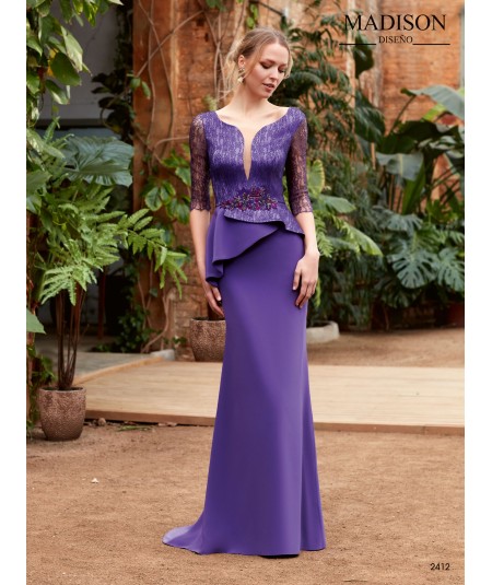 Vestido largo morado en encaje chantilly