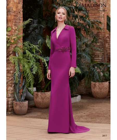 Vestido largo liso en crepe mate con solapas en escote