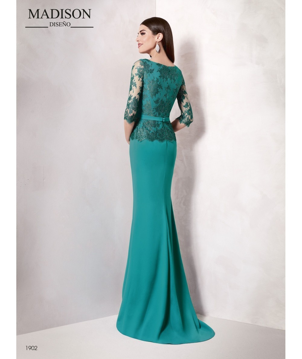 Vestido realizado en chantilly