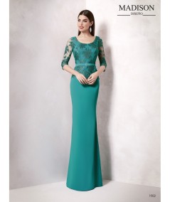 Vestido realizado en chantilly