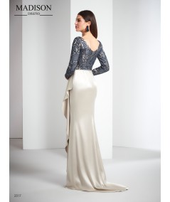 Vestido largo confeccionado en triacetato y encaje con falda