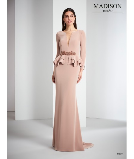 Vestido largo con escote en pico profundo