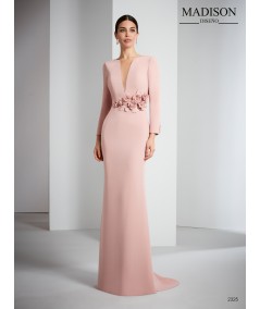 Vestido largo para madrinas que apuestan por un toque sensual