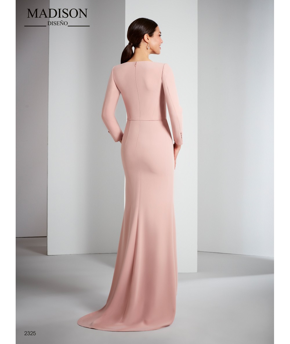 Vestido largo para madrinas que apuestan por un toque sensual