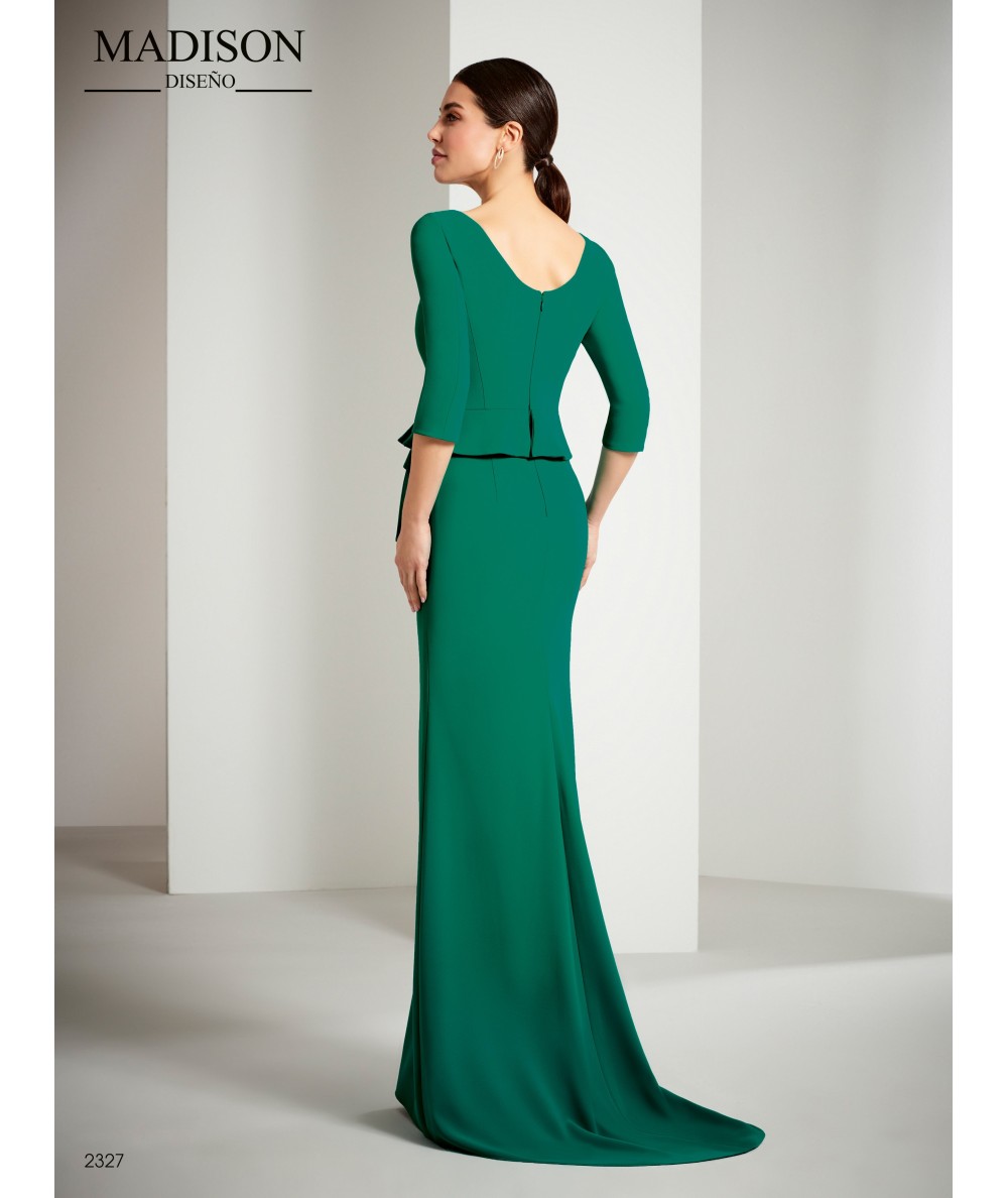 Vestido de fiesta largo liso, confeccionado en crepe con manga francesa