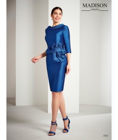 Vestido corto de fiesta liso, realizado en mikado pique de seda