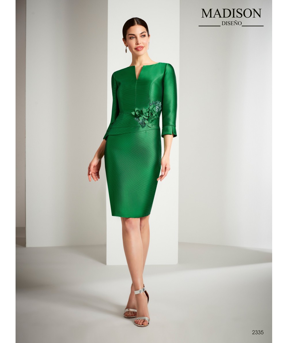 Vestido corto en mikado piqué de seda con manga francesa