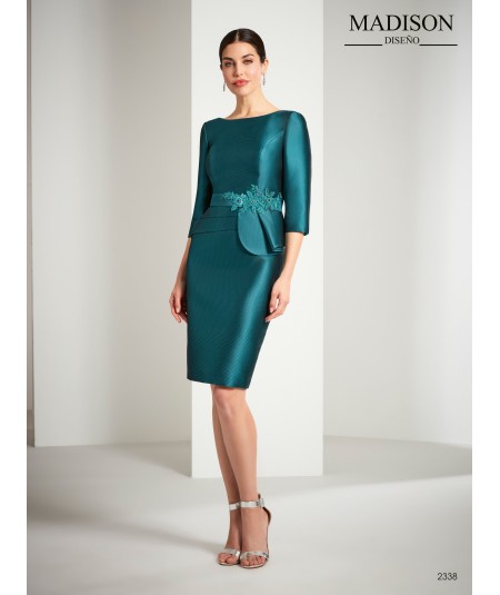 Vestido corto en tuddord balenciaga con manga francesa y escote barco