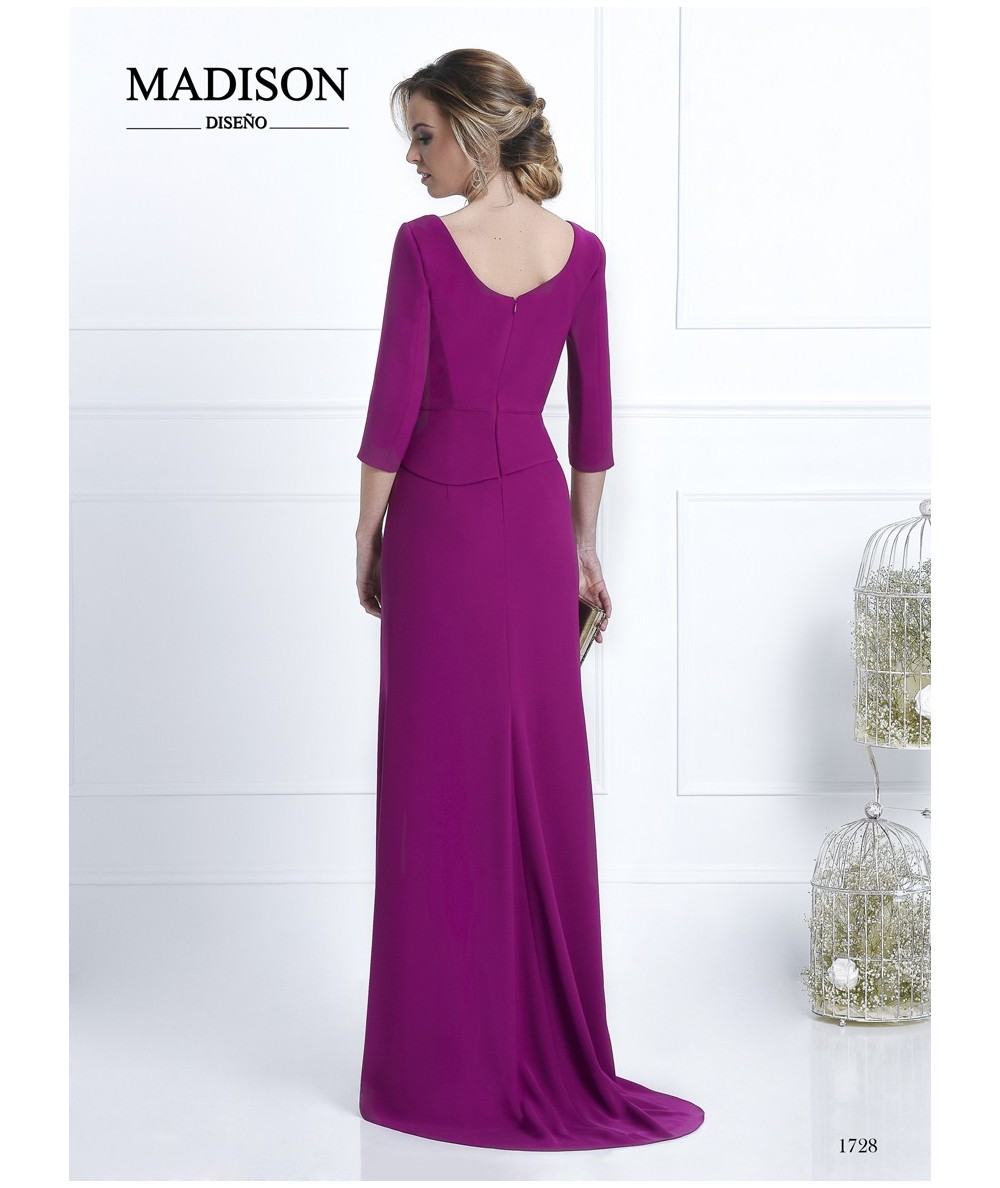 Vestido largo de madrina con encaje en escote