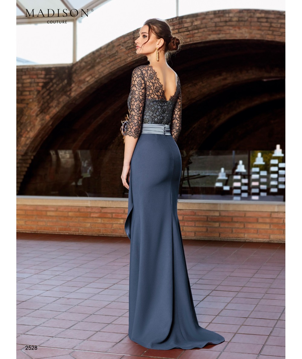 Vestido de madrina con encaje azul acero