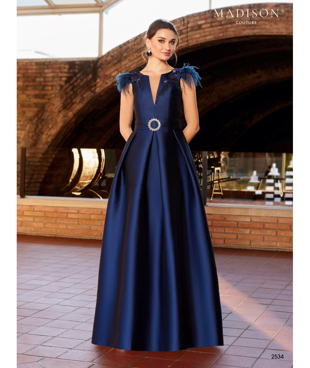 Vestido azul noche con plumas y cinturón joya | Madison Couture