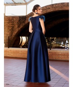 Vestido azul noche con plumas y cinturón joya | Madison Couture