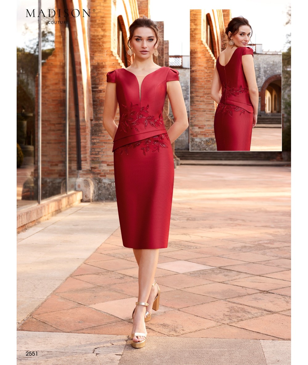 Traje de madrina con chaqueta y apliques de tul