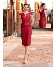 Traje de madrina con chaqueta y apliques de tul