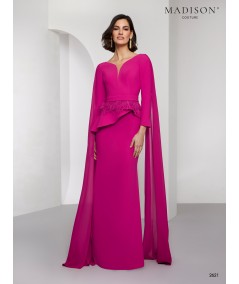 Vestido madrina fucsia con capa y plumas | Modelo 2621
