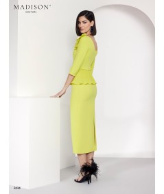Vestido madrina amarillo lima con peplum plisado | Modelo 2634