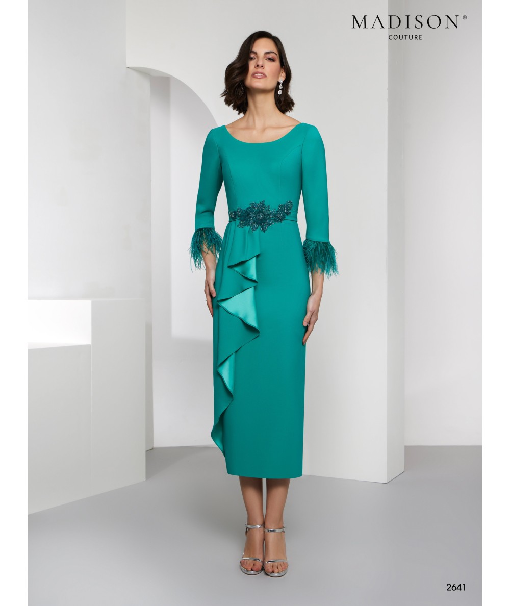 Vestido madrina verde jade con plumas y cascada | Madison Couture 2026
