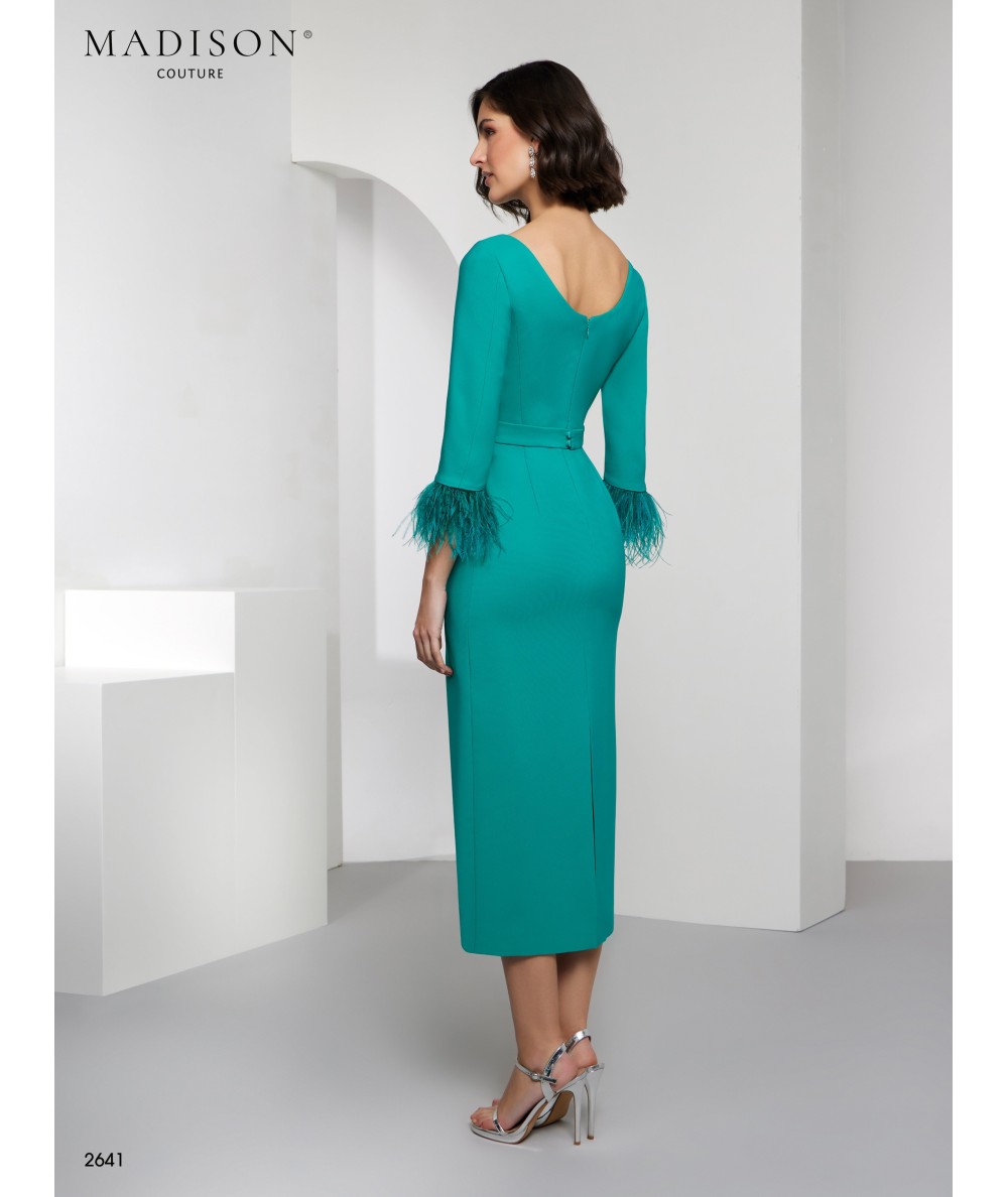 Vestido madrina verde jade con plumas y cascada | Madison Couture 2026