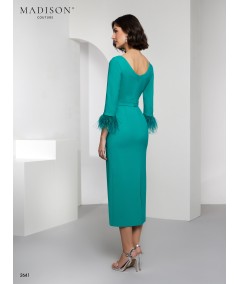 Vestido madrina verde jade con plumas y cascada | Madison Couture 2026