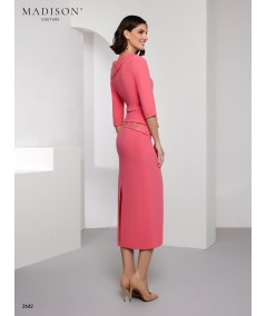 Vestido madrina rosa coral cuello drapeado | Madison Couture 2026