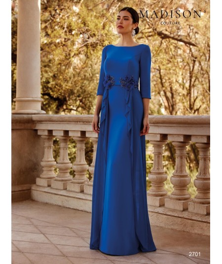Vestido de madrina largo azul eléctrico 2701 con mangas francesas y flores de organza en la cintura
