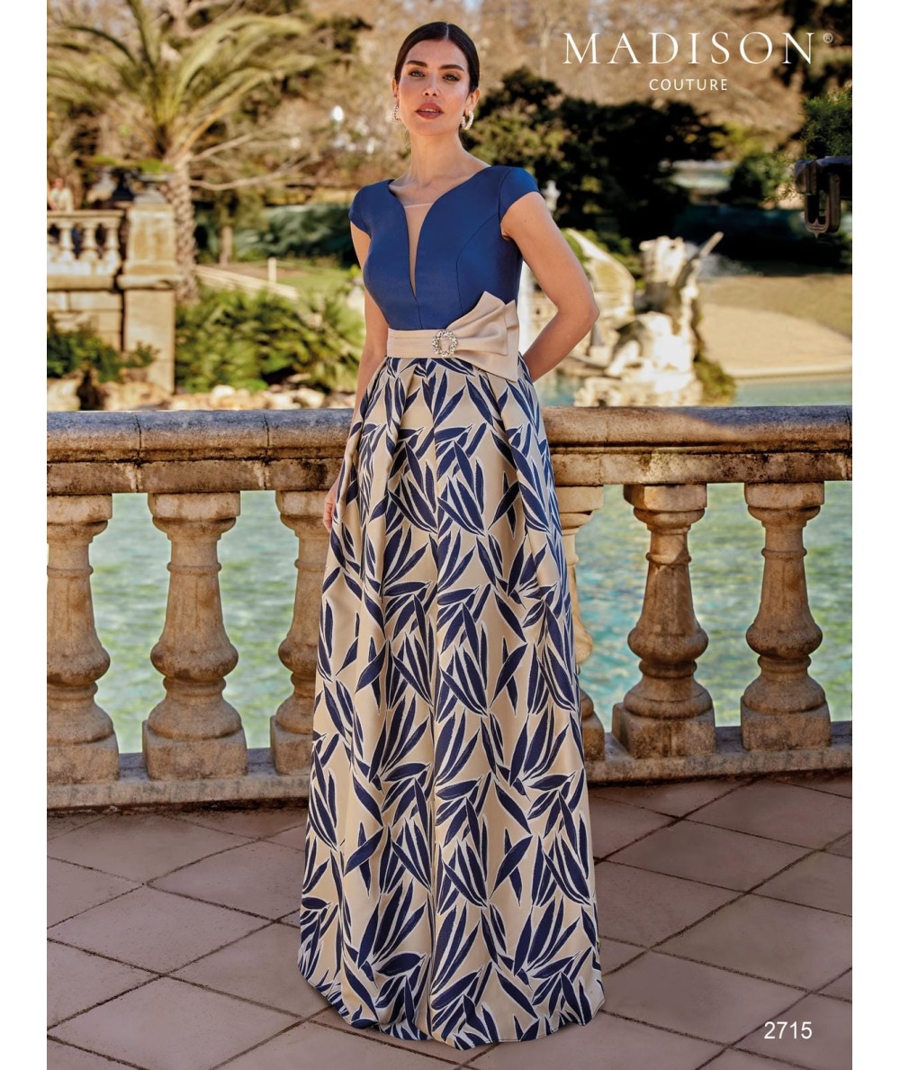 Vestido de madrina 2715 con cuerpo marino, falda jacquard beige con hojas y cinturón de lazo